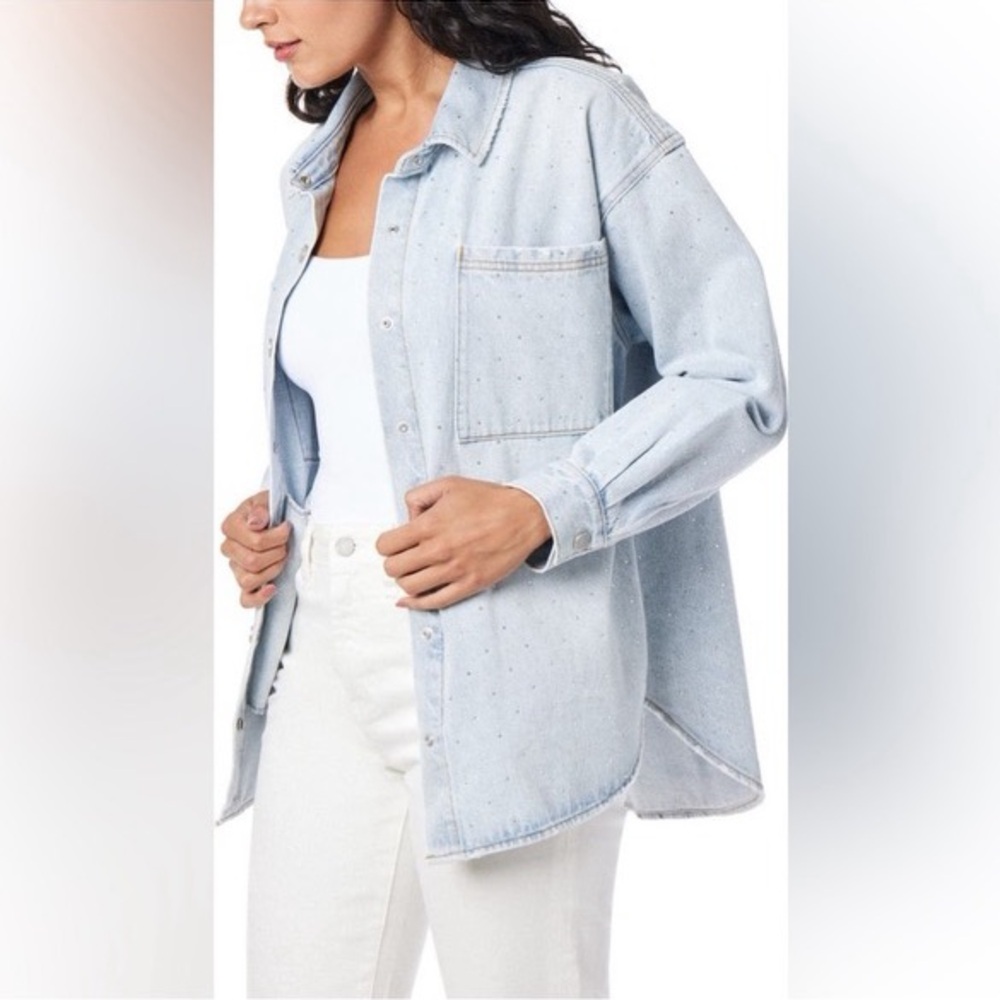 🪩✨Habitual Sparkle Accents Light Blue Denim Jacket (Size M)